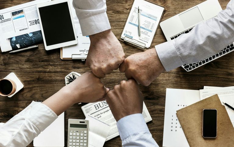découvrez l'importance de la collaboration pour renforcer les compétences, favoriser l'innovation et atteindre des objectifs communs efficacement.