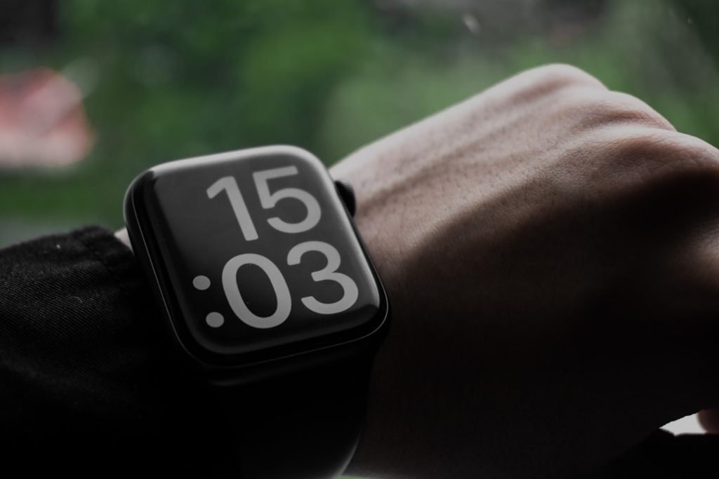 découvrez l'apple watch se 2 : un équilibre parfait entre performance et prix, avec des fonctionnalités avancées de santé et de connectivité.