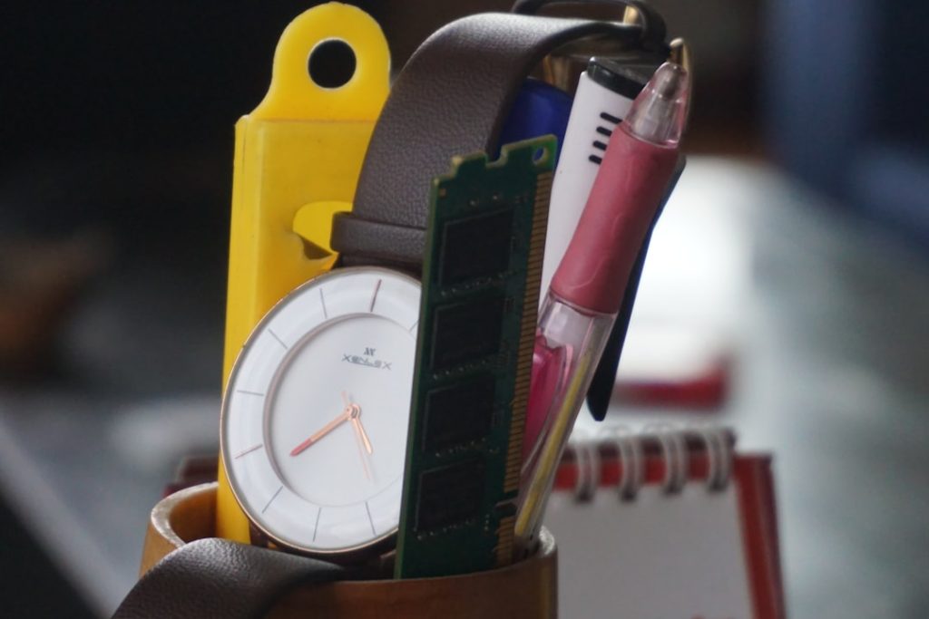 découvrez notre sélection de smartwatches abordables alliant performance et style, parfaites pour suivre votre activité quotidienne sans dépasser votre budget.