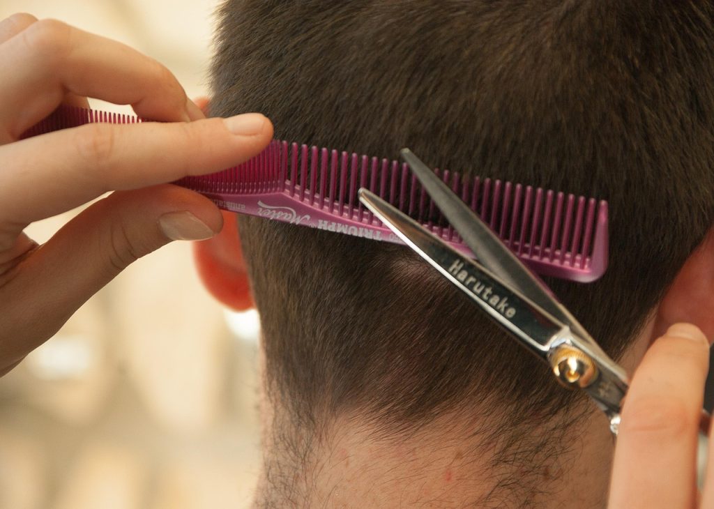 découvrez nos coupes de cheveux tendance et adaptées à votre style. trouvez l'inspiration pour un nouveau look frais et moderne.