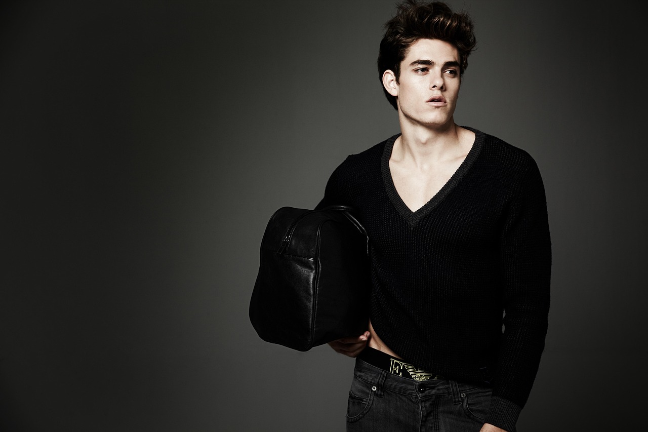 découvrez les coiffures dégradées pour hommes noirs, alliant style moderne et élégance pour un look unique et tendance.