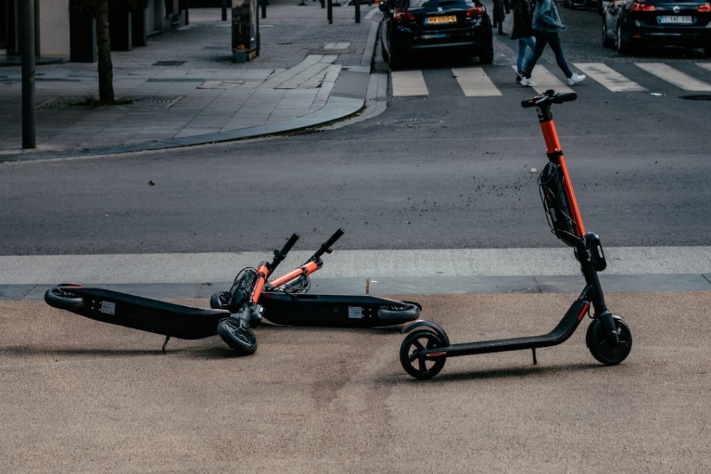 découvrez notre sélection de trottinettes électriques alliant performance, autonomie et design. parfaites pour vos déplacements urbains écologiques et rapides.