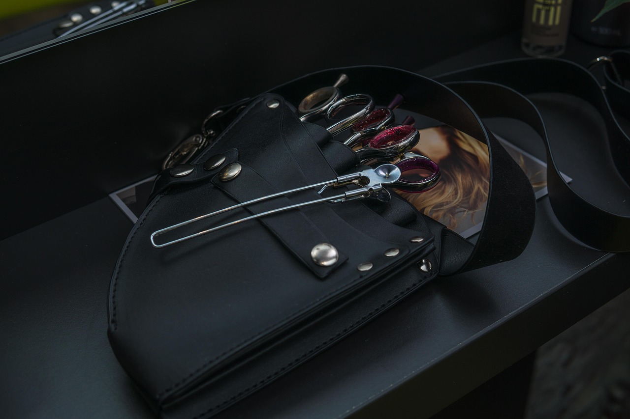 découvrez le style moderne et élégant du dégradé, une coupe de cheveux tendance qui s'adapte à toutes les formes de visage pour un look frais et soigné.