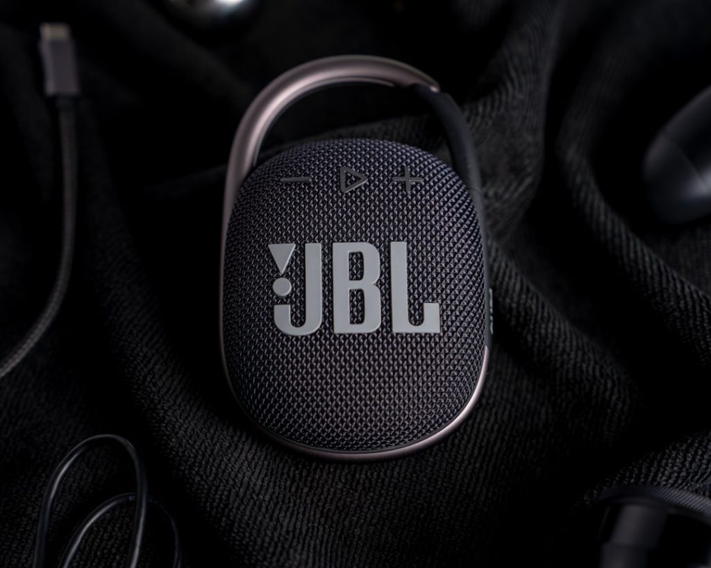 découvrez la comparaison complète entre la jbl charge 5 et la jbl charge 4 : performances, autonomie, design et fonctionnalités pour choisir la meilleure enceinte bluetooth.