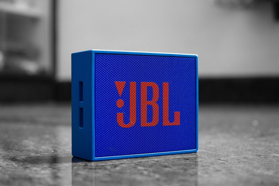 comparaison complète entre jbl flip 7 et flip 6 : caractéristiques, performances, design et prix pour choisir l'enceinte bluetooth idéale.