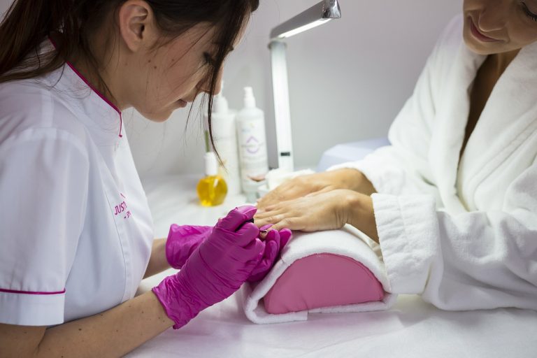 découvrez des idées originales de nail art français pour sublimer vos ongles avec élégance et créativité.