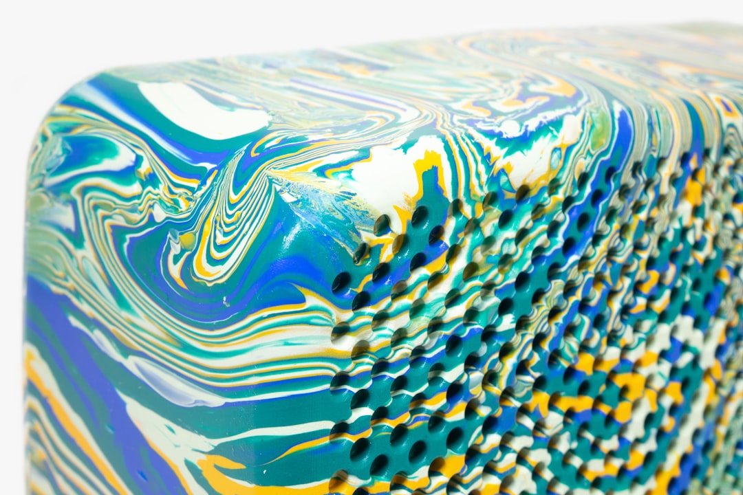 découvrez notre sélection d'enceintes portables de haute qualité, idéales pour écouter votre musique préférée où que vous soyez avec un son clair et puissant.