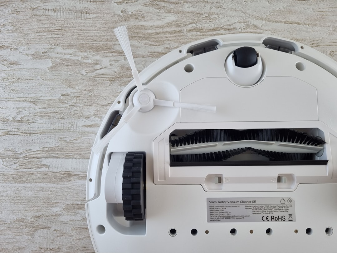 découvrez notre aspirateur robot intelligent, conçu pour un nettoyage autonome et efficace de votre maison, vous offrant confort et gain de temps au quotidien.