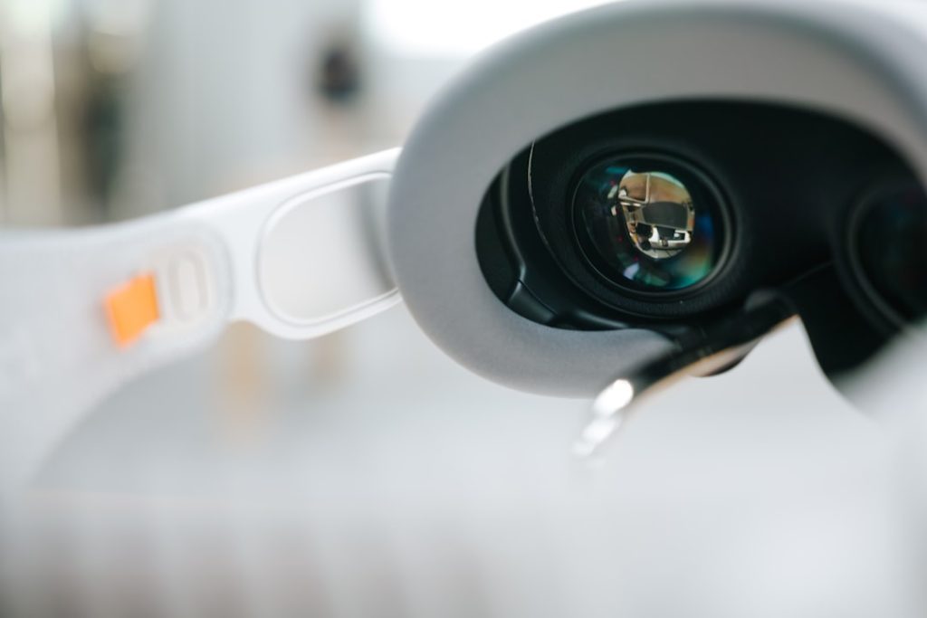 découvrez nos écrans intelligents alliant design moderne et fonctionnalités avancées pour un usage quotidien optimisé.