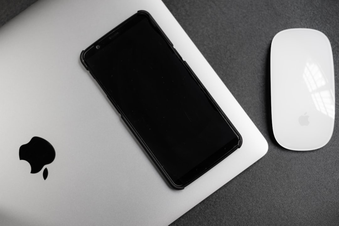 comparez les meilleurs smartbands du marché pour trouver celui qui correspond parfaitement à vos besoins en suivi d'activité, santé et connectivité.