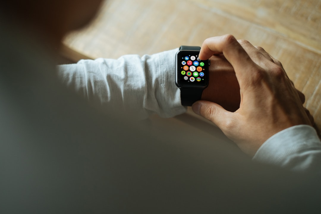 découvrez notre sélection de smartwatches alliant style et technologie pour suivre votre activité, recevoir vos notifications et rester connecté en toute simplicité.