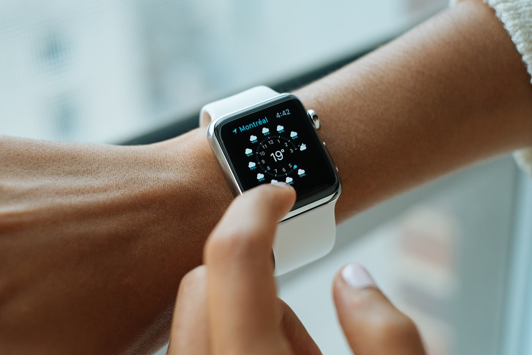 découvrez notre sélection de smartwatches alliant technologie et design pour rester connecté et suivre votre activité au quotidien.