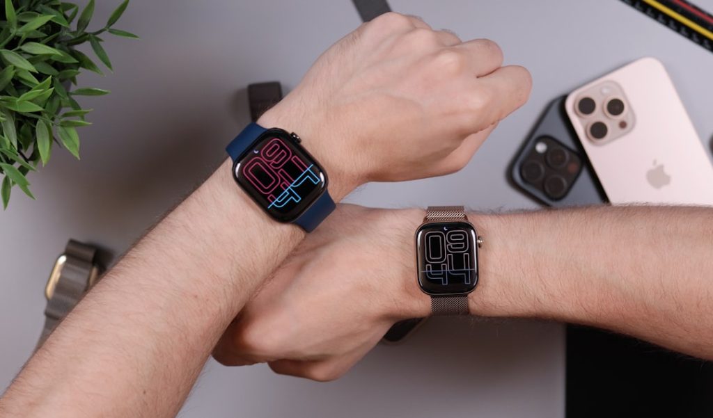 comparaison des meilleures smartwatches : fonctionnalités, design, autonomie et prix pour choisir la montre connectée qui vous convient.