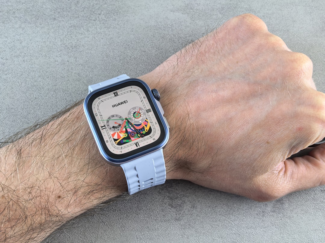 découvrez notre comparaison complète des smartwatches pour choisir la montre connectée qui correspond le mieux à vos besoins et à votre style de vie.