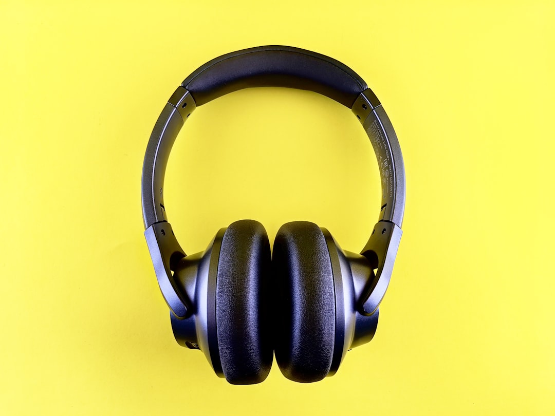 découvrez notre sélection de casques sans fil offrant liberté de mouvement, confort optimal et qualité audio supérieure pour toutes vos activités.