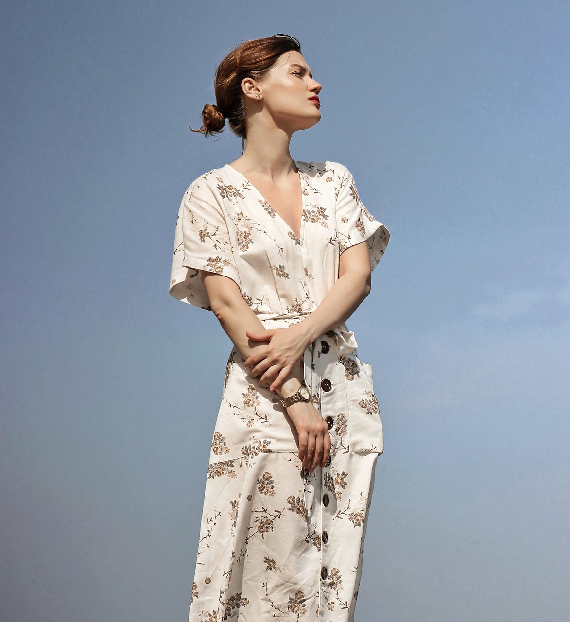 découvrez comment styliser une robe asymétrique pour un look unique et tendance, alliant élégance et modernité en toutes occasions.