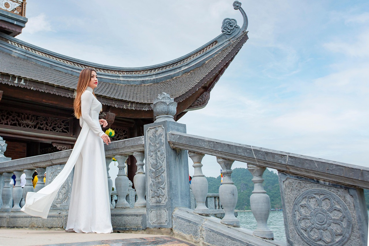 découvrez nos conseils et astuces pour sublimer votre robe asymétrique avec style et élégance. apprenez à accessoiriser et porter votre robe asymétrique pour toutes les occasions.