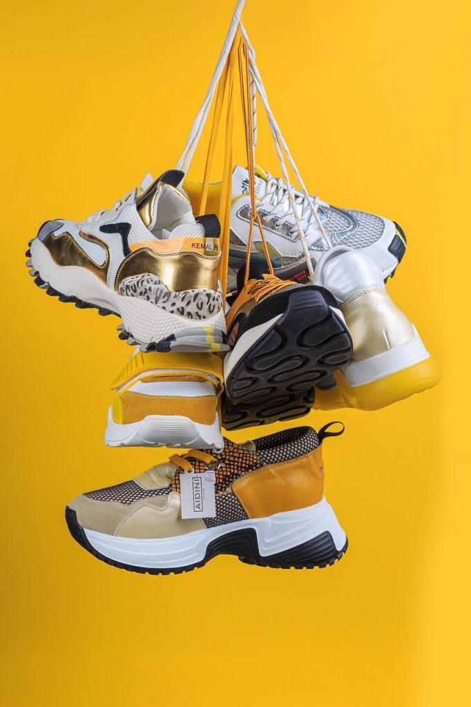 découvrez les dernières tendances des chaussures plates pour un style élégant et confortable au quotidien.