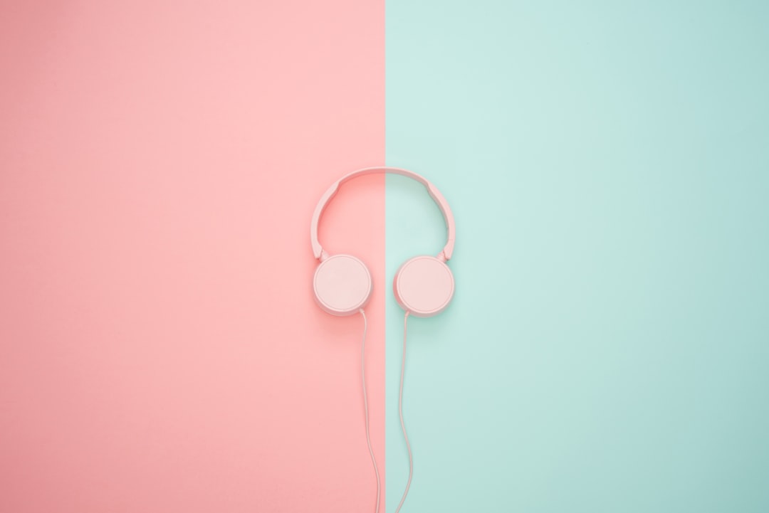 découvrez notre sélection de headphones de haute qualité pour une expérience audio immersive, un confort optimal et un design élégant.