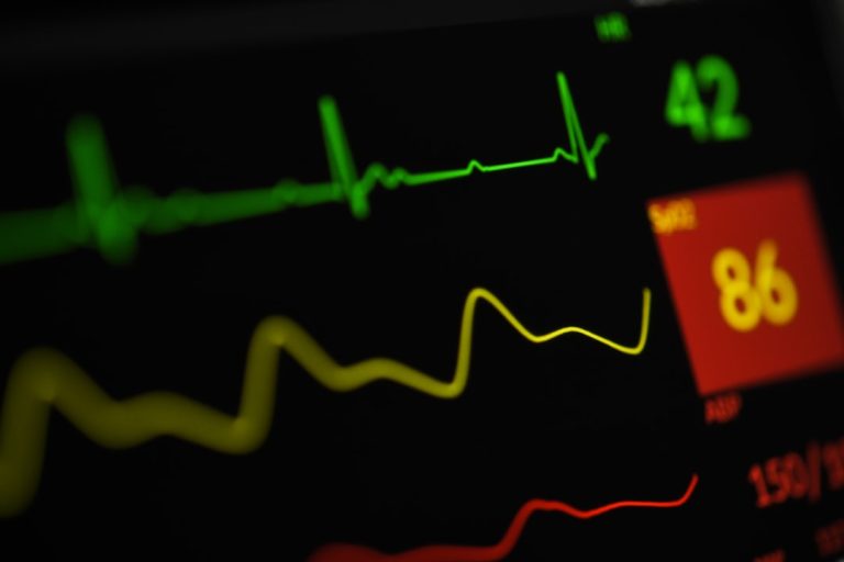 découvrez notre moniteur de fréquence cardiaque précis et facile à utiliser pour suivre votre santé et optimiser vos entraînements en temps réel.