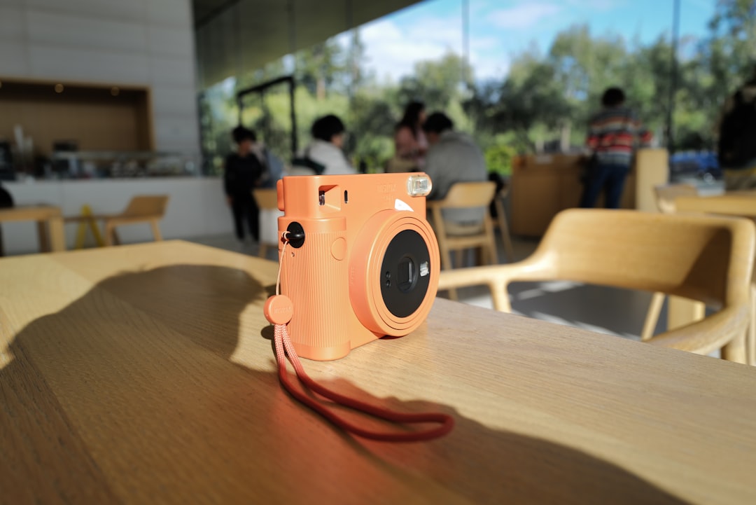 découvrez notre sélection d'appareils photo instantanés pour capturer et imprimer vos souvenirs en un clin d'œil. simple, rapide et fun !