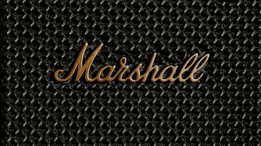 découvrez tout sur marshall, la marque emblématique d'amplificateurs et d'équipements audio de haute qualité, reconnue pour son son puissant et authentique.