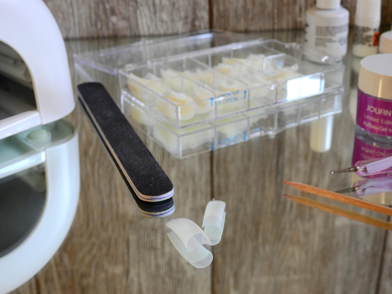 découvrez les différentes formes d'ongles pour sublimer vos mains : ovales, carrées, amande et plus encore. trouvez la forme idéale qui correspond à votre style et à votre personnalité.