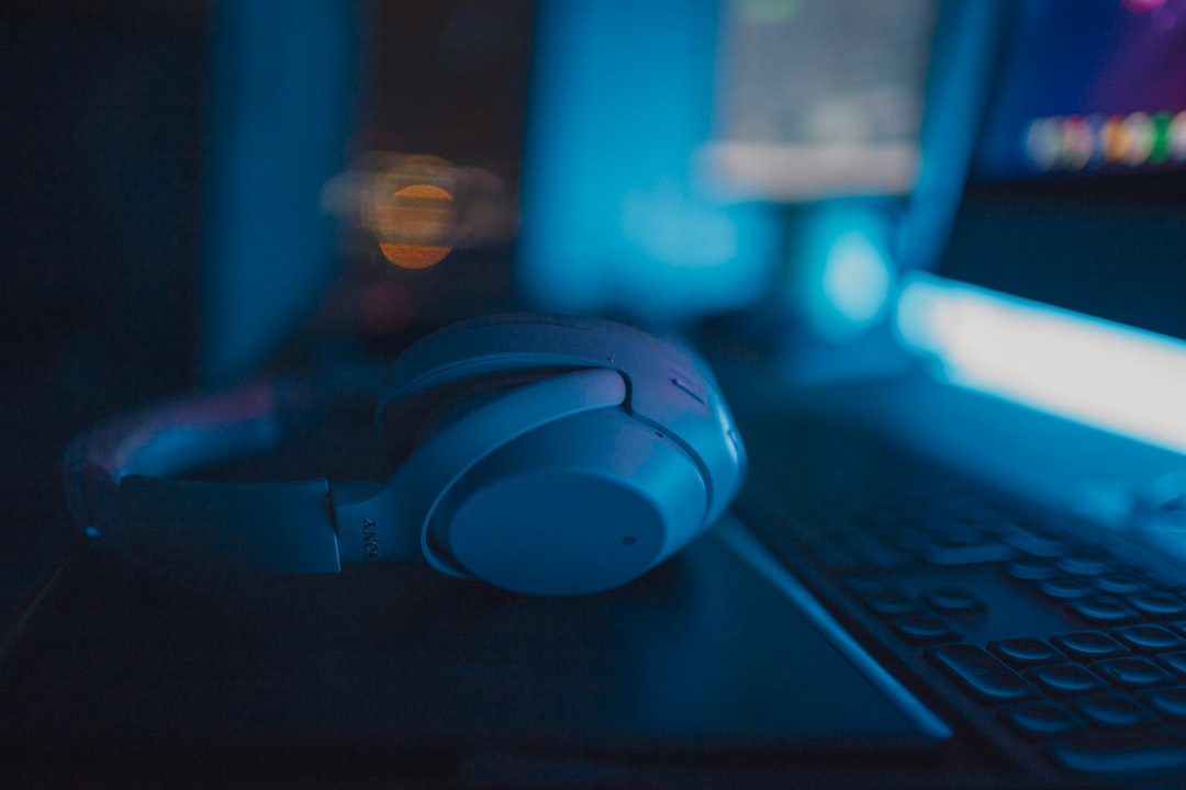 découvrez nos casques anti-bruit offrant une expérience d'écoute immersive grâce à la réduction active du bruit pour un son clair et sans distractions.