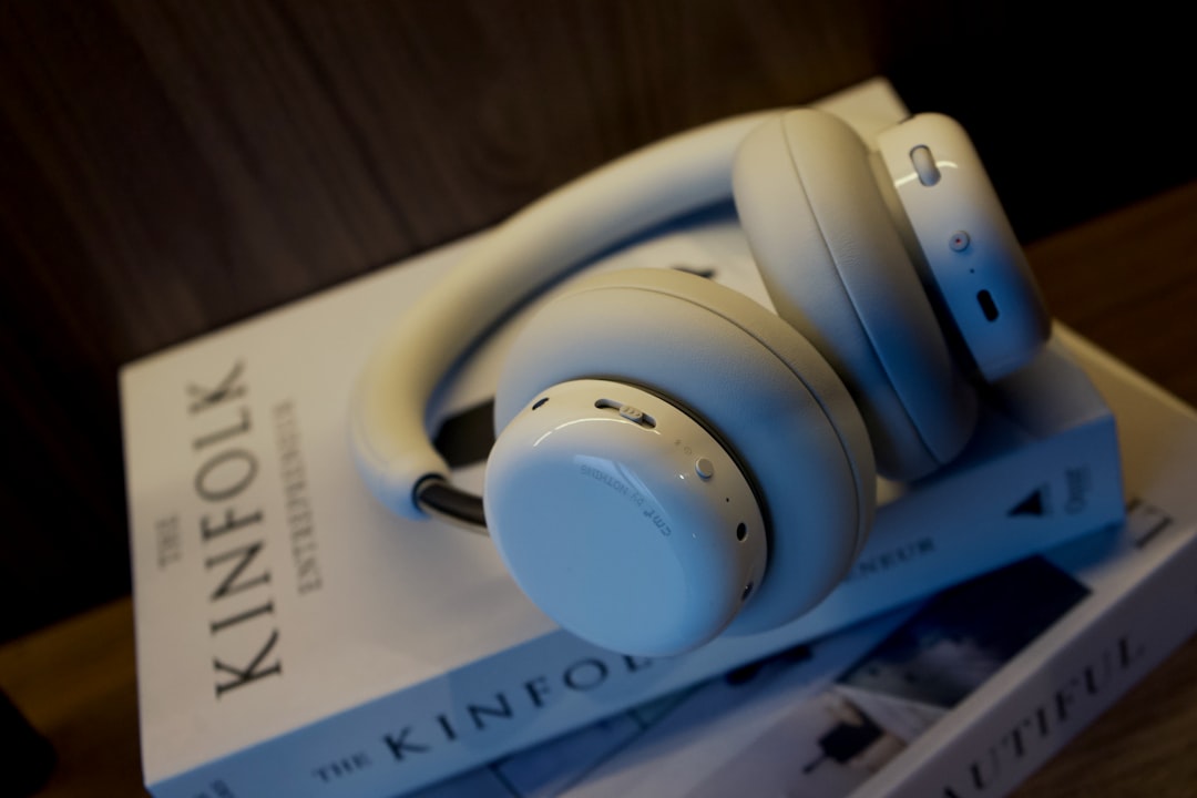 découvrez nos casques à réduction de bruit pour une expérience d'écoute immersive, idéale pour éliminer les distractions et profiter pleinement de votre musique.