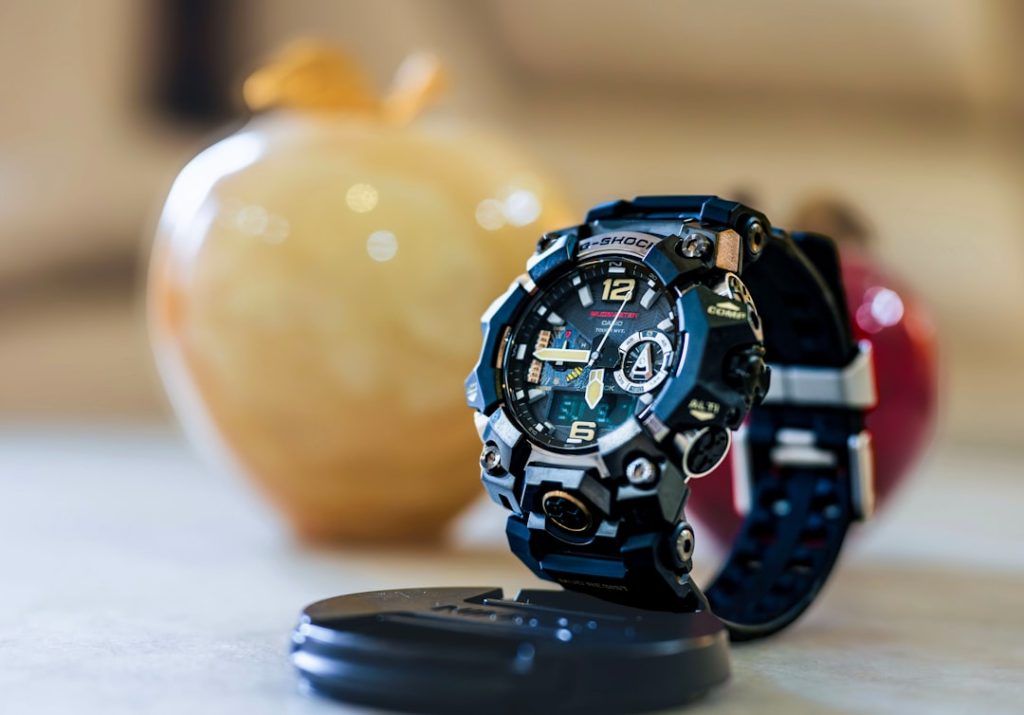 montre connectée outdoor robuste et multifonctions, idéale pour les activités en plein air, le sport et l’aventure.