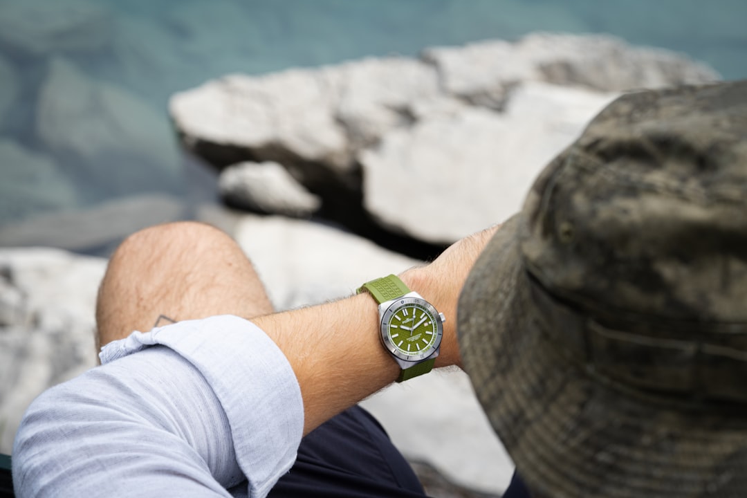 découvrez notre montre connectée extérieure, conçue pour les aventuriers et sportifs. résistante, avec gps intégré et suivi d'activité, elle vous accompagne dans toutes vos sorties en plein air.