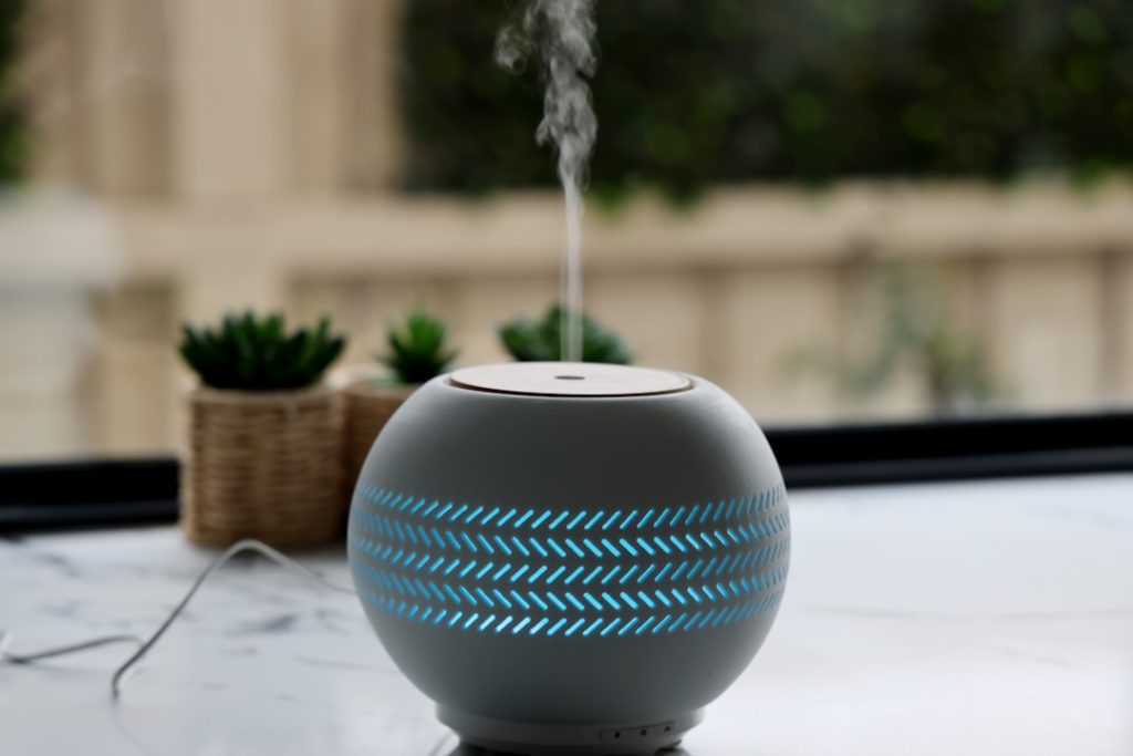 découvrez notre purificateur d'air intelligent, conçu pour améliorer la qualité de l'air de votre intérieur grâce à une technologie avancée et une utilisation simple.