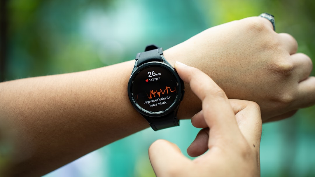 découvrez notre gamme de smartwatches alliant technologie avancée et design élégant pour rester connecté et suivre votre santé au quotidien.