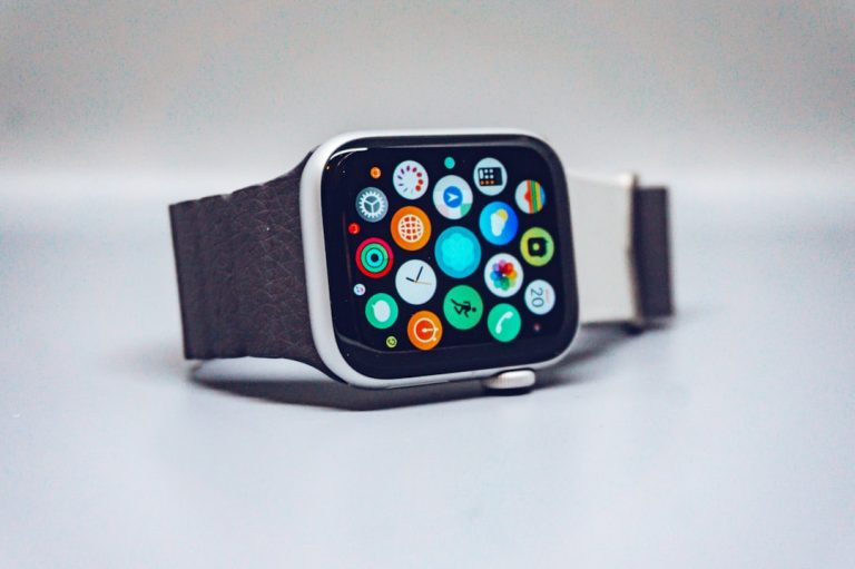 découvrez notre sélection de smartwatches alliant design élégant, fonctionnalités avancées et suivi précis de votre activité quotidienne. restez connecté et activez votre bien-être avec nos montres intelligentes.
