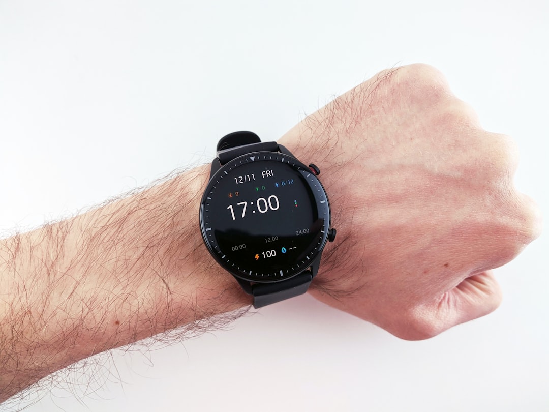 découvrez notre sélection de smartwatches alliant technologie avancée et design élégant pour rester connecté(e) et suivre votre activité au quotidien.