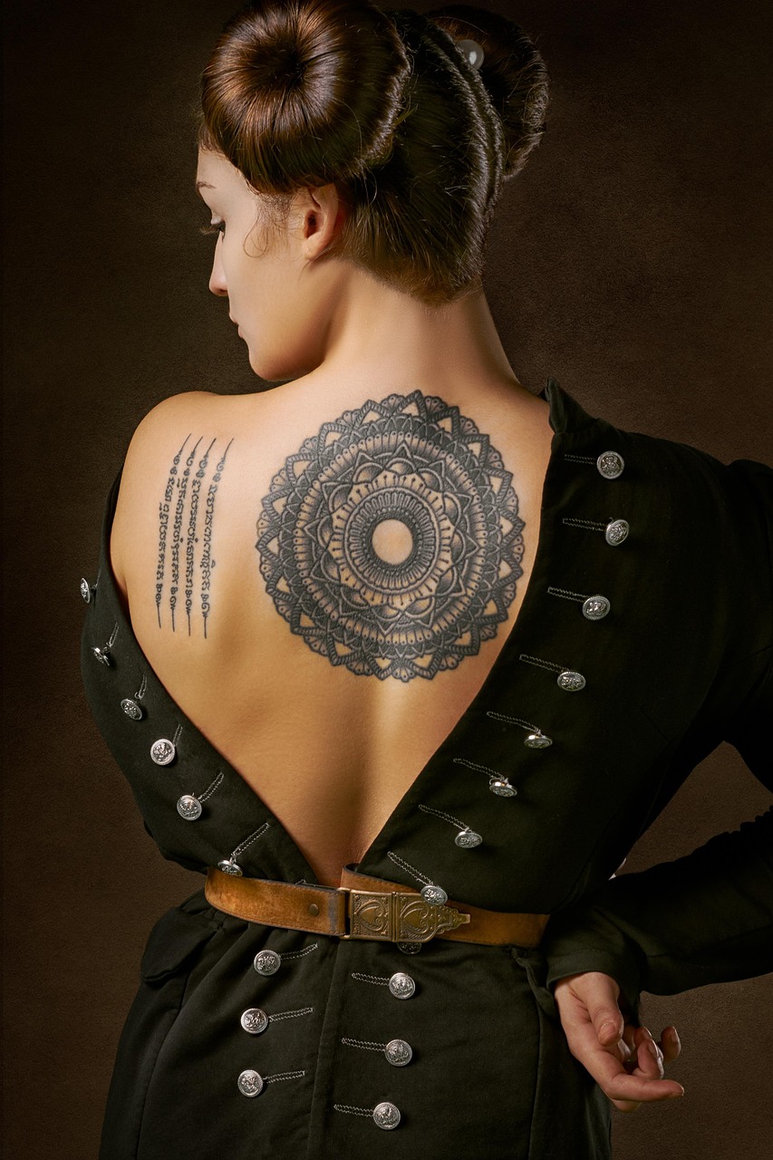 découvrez des idées inspirantes de tatouages dans le dos pour femmes, alliant élégance et originalité.