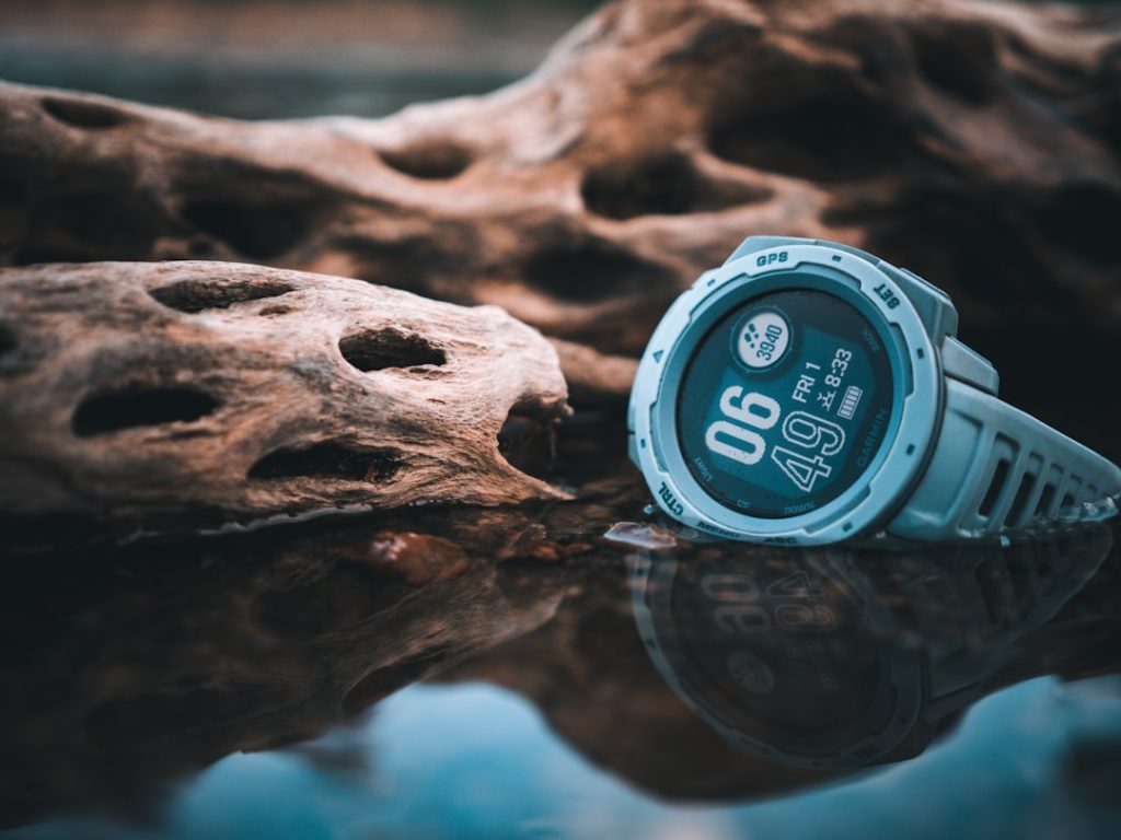 découvrez la montre de sport garmin, l'accessoire idéal pour suivre vos performances, votre fréquence cardiaque et votre activité au quotidien avec précision et style.