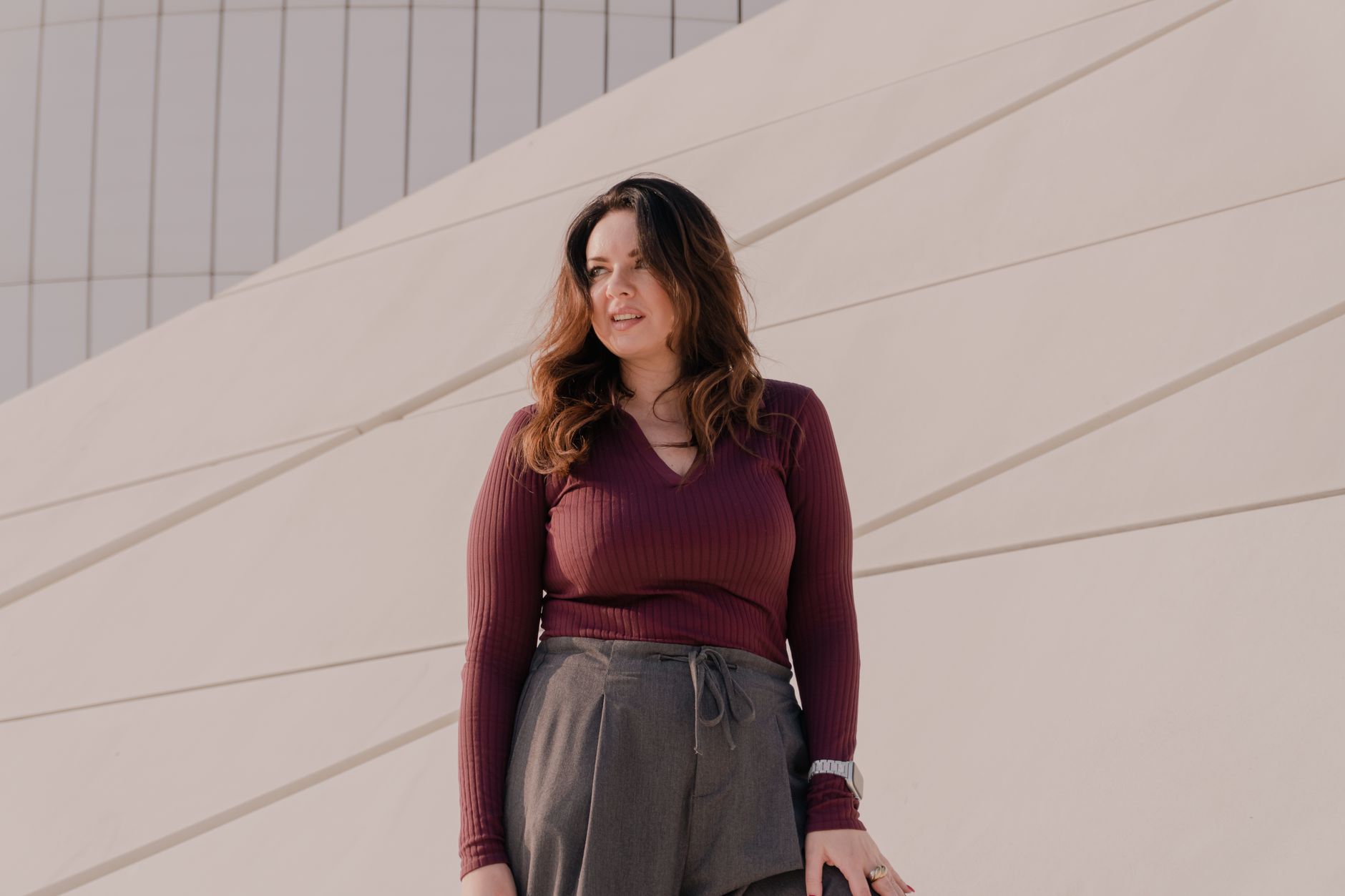Avec quelles couleurs porter un pantalon bordeaux ?